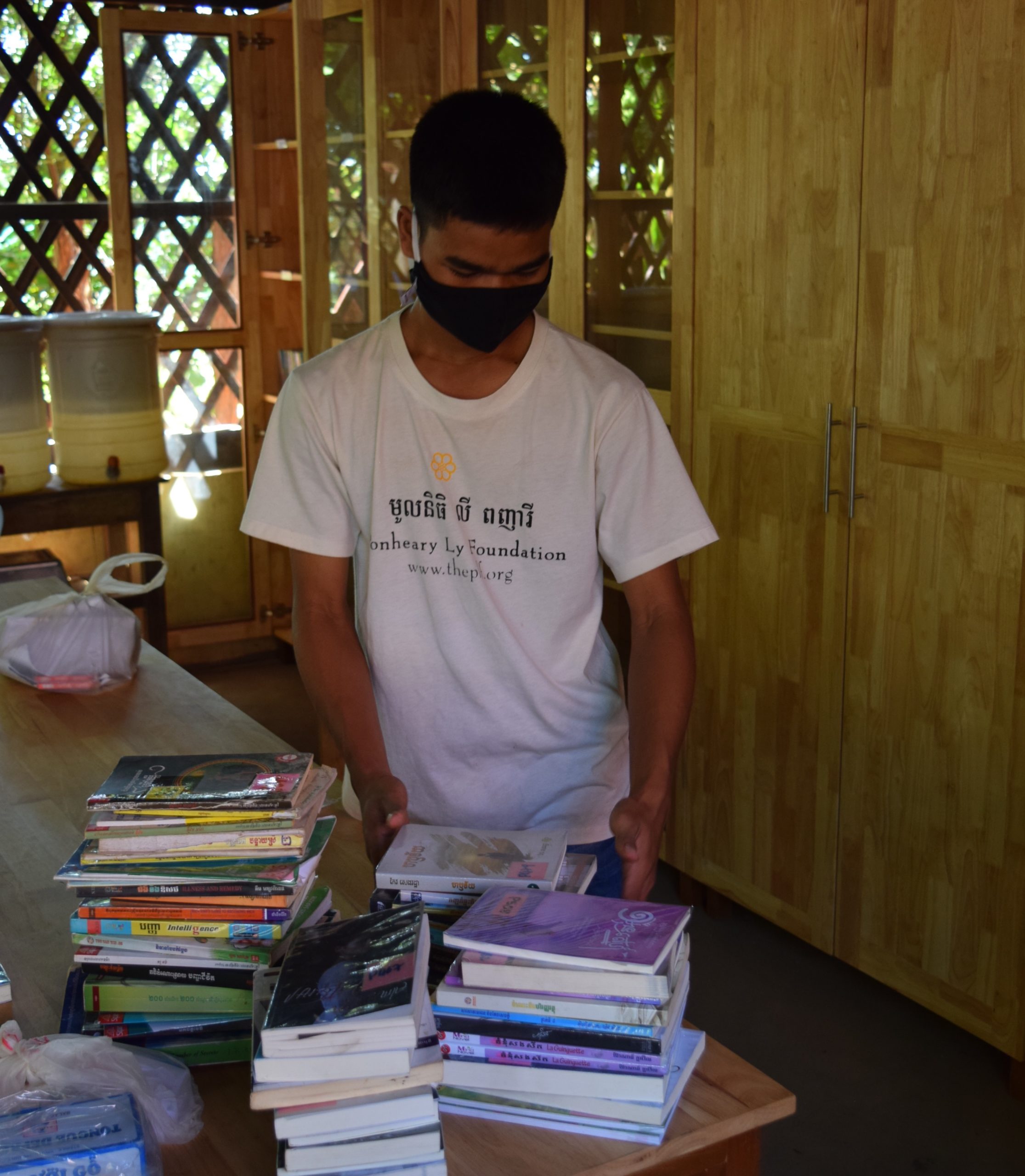 SLC Library Set Up Non Tong Tha Sareng Socheat Non SLC library