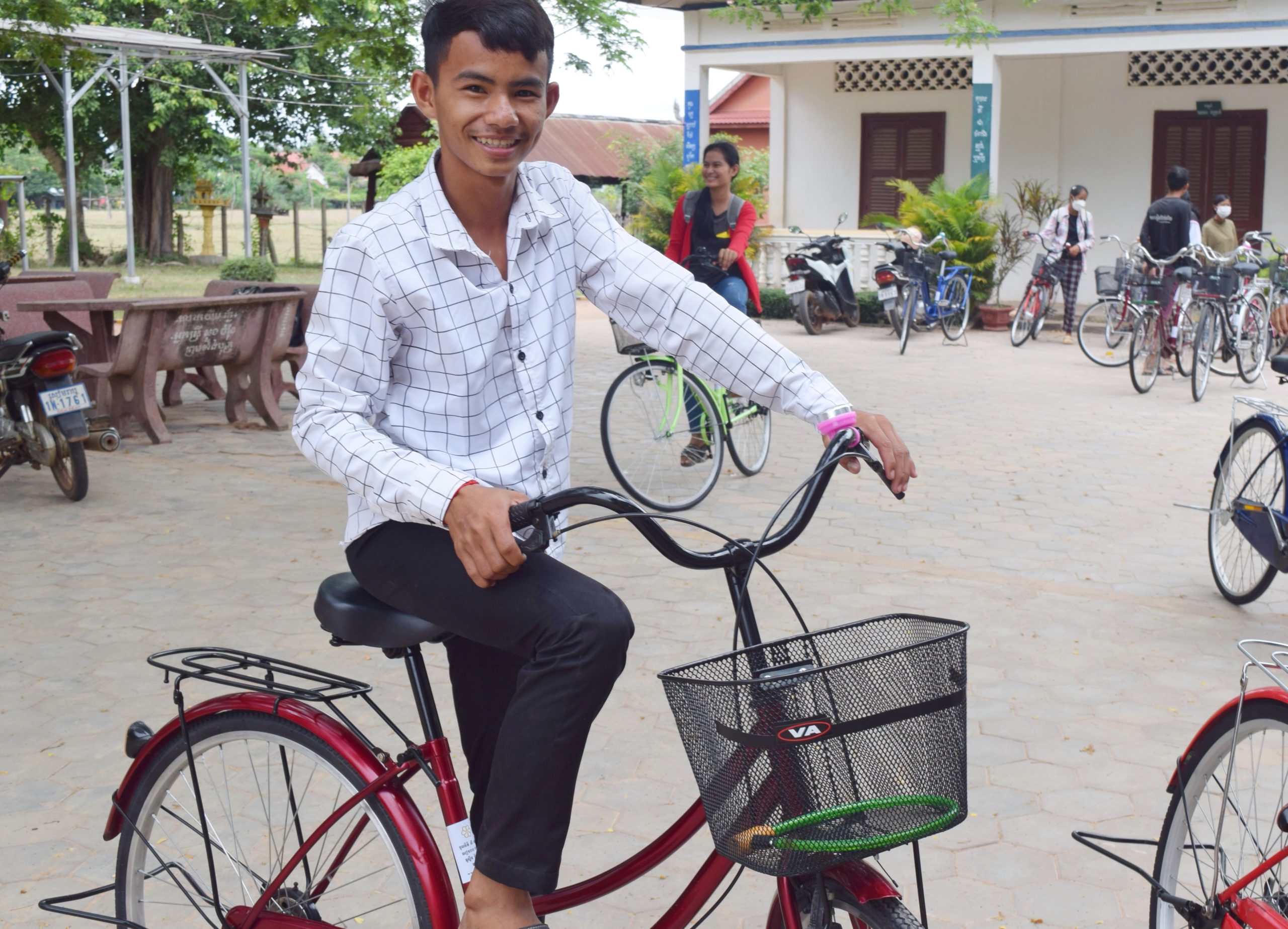 Bike distribution for Tchey high school Bike distribution for Tchey high school